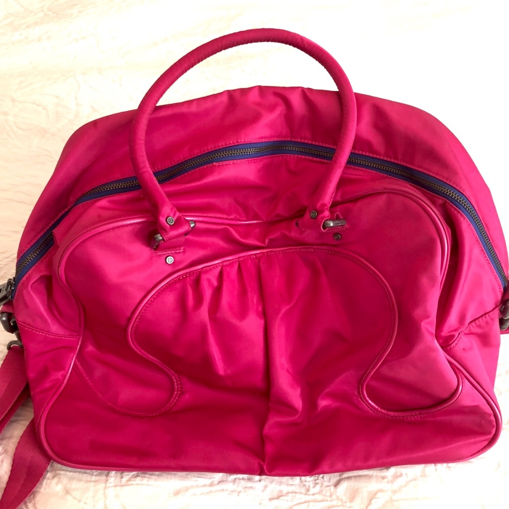 Lululemon classy classic II gym bag